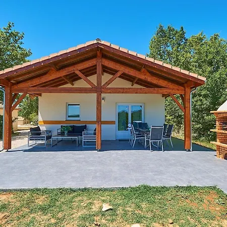 Francecomfort - Village Des Cigales Vakantiepark 4*