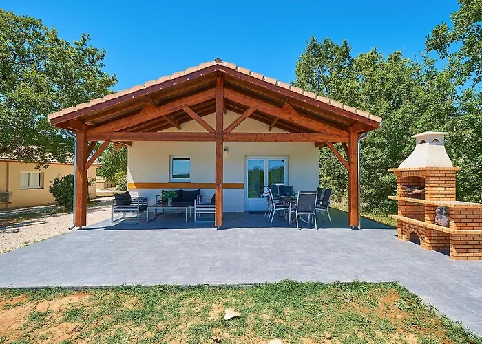 Francecomfort - Village Des Cigales Vakantiepark 4*